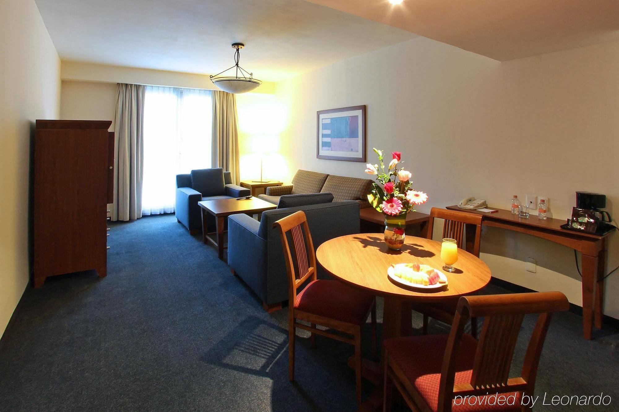 Fiesta Inn Express San Luis Potosi Oriente Eksteriør billede
